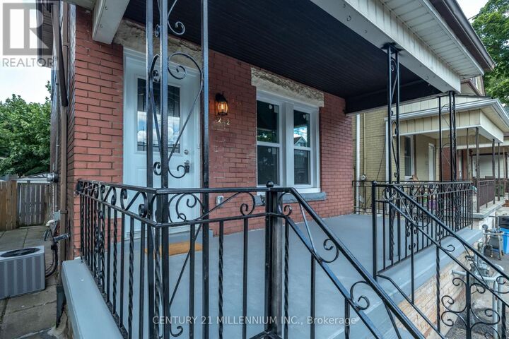 Property Photo:  242 Balmoral Avenue North  ON L8L 7S2 