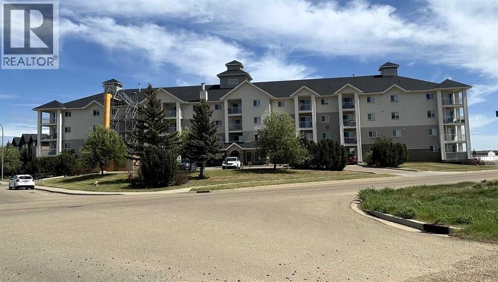 Property Photo:  204 17 Street East  AB T1R 1R1 
