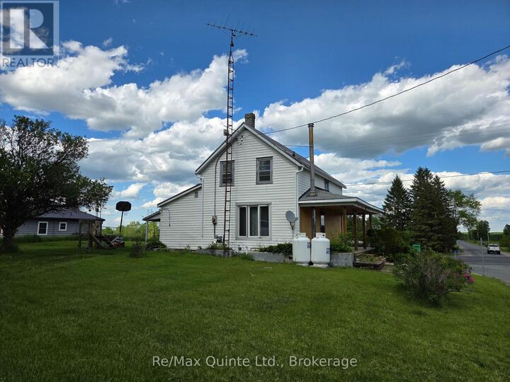 Property Photo: 6 West Thomas Street ON K0K 3H0