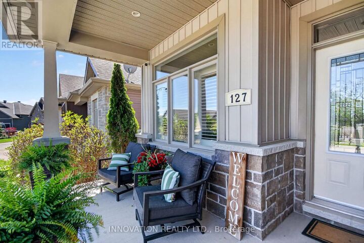 Property Photo: 127 Elfin Grove ON K2V 0B9