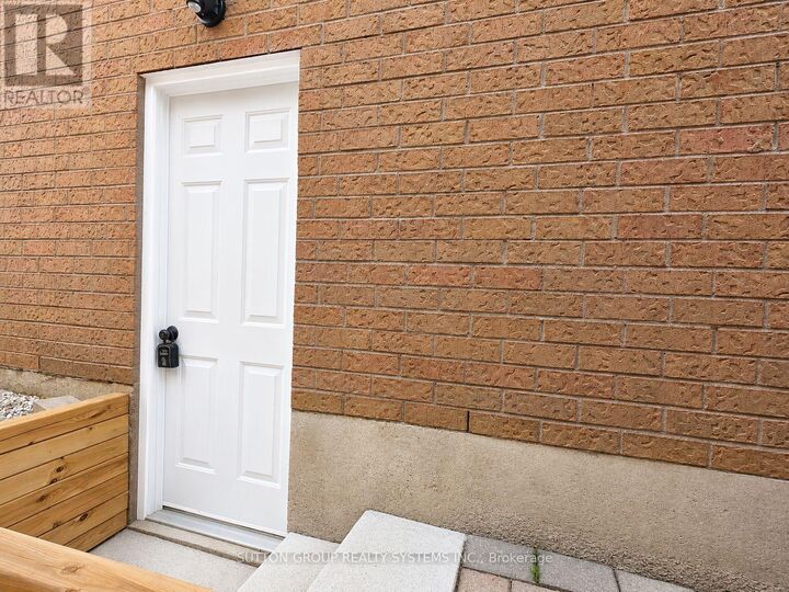 Property Photo:  1157 Charminster Crescent Lower  ON L5V 1P9 