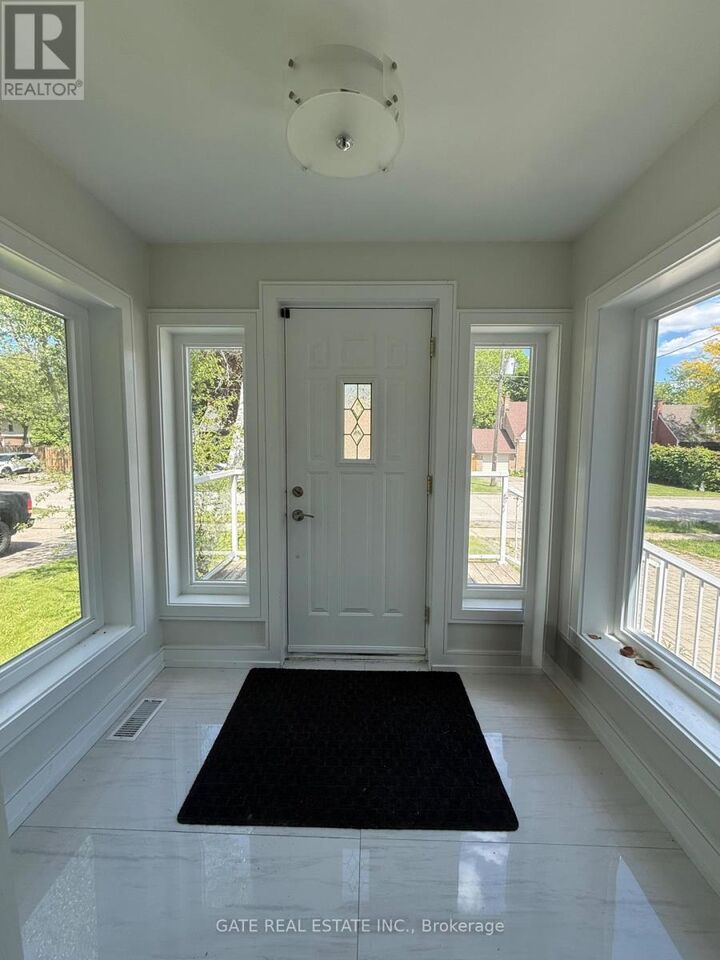 Property Photo:  88 Lawrence Avenue  ON L4C 1Z3 
