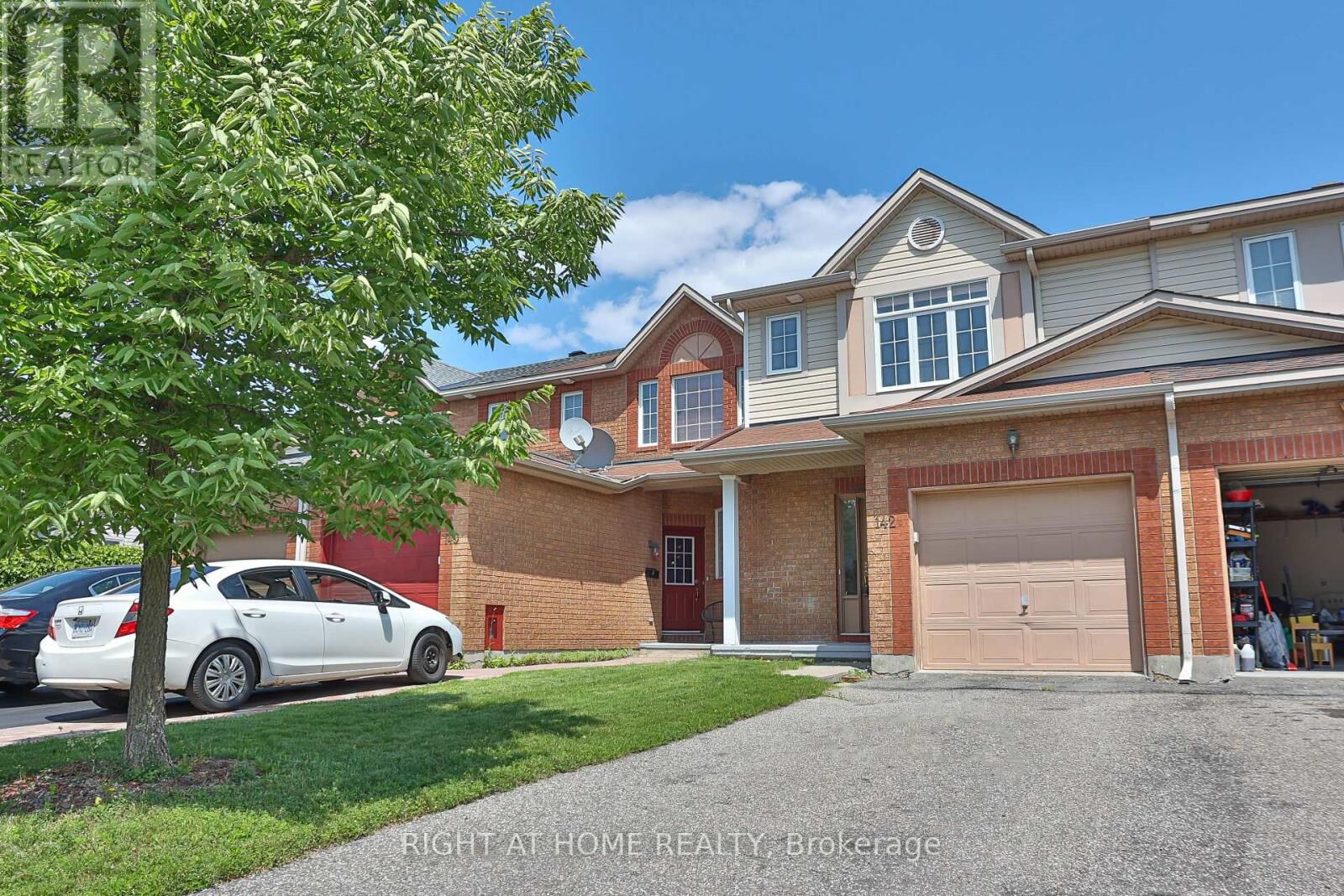 Property Photo: 142 Lilibet Crescent East ON K1V 2A1