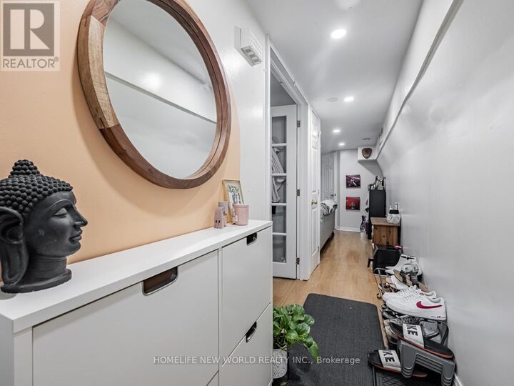 Property Photo:  669 Woodbine Avenue Lower  ON M4E 2J3 