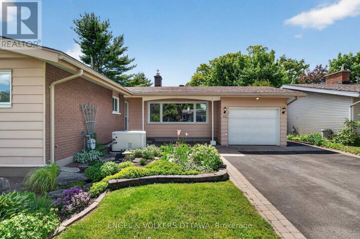 Property Photo:  62 Wigan Drive  ON K2E 6L1 