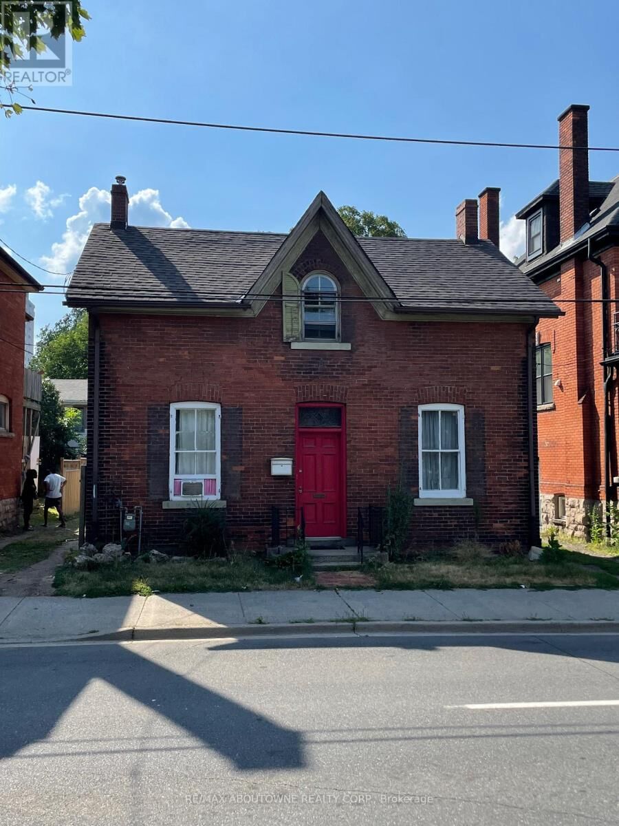 Property Photo:  70 Wellington Street South  ON L8N 2R1 