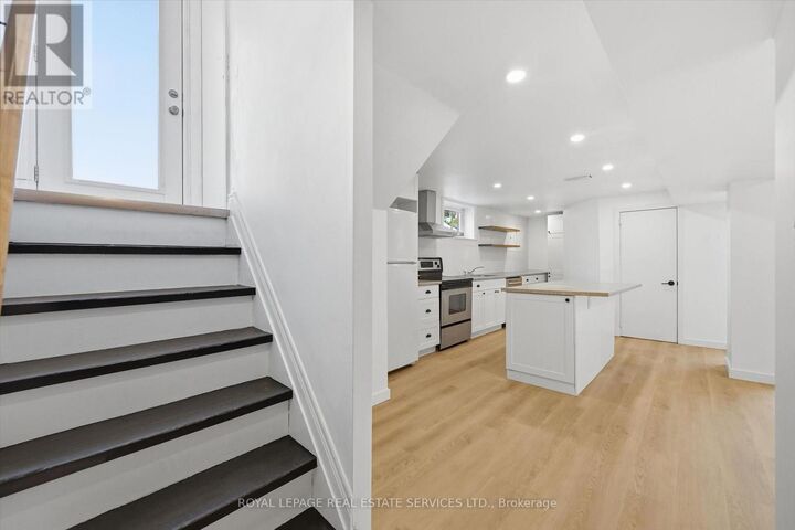 Property Photo:  6 Greening Court Lower  ON L9H 1G9 