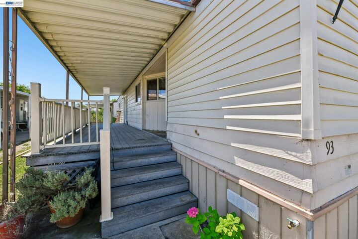 Property Photo: 820 N Lincoln Way Spc #93 Spc 93 CA 95632