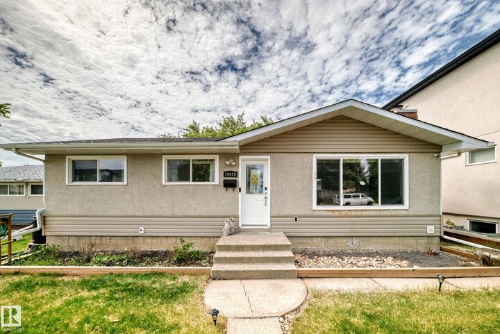 Property Photo:  10419 52 Avenue NW  AB T6H 0N7 