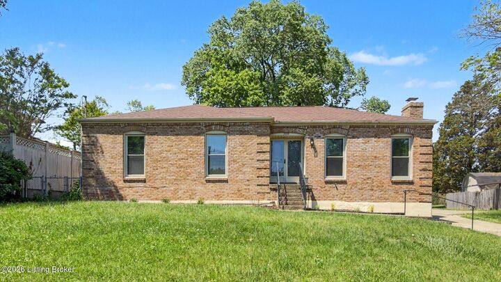 Property Photo:  3318 Hunsinger Ln  KY 40220 