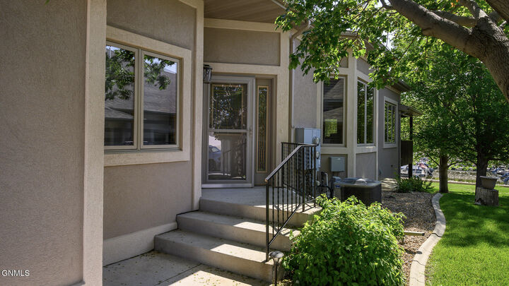 Property Photo:  923 Southport Loop  ND 58504 