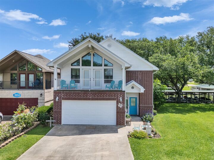 Property Photo:  180 Beacon Lane  TX 77351 