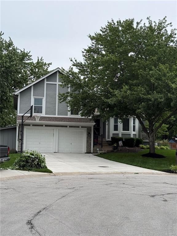 Property Photo:  2110 S Halleys Court  KS 66062 