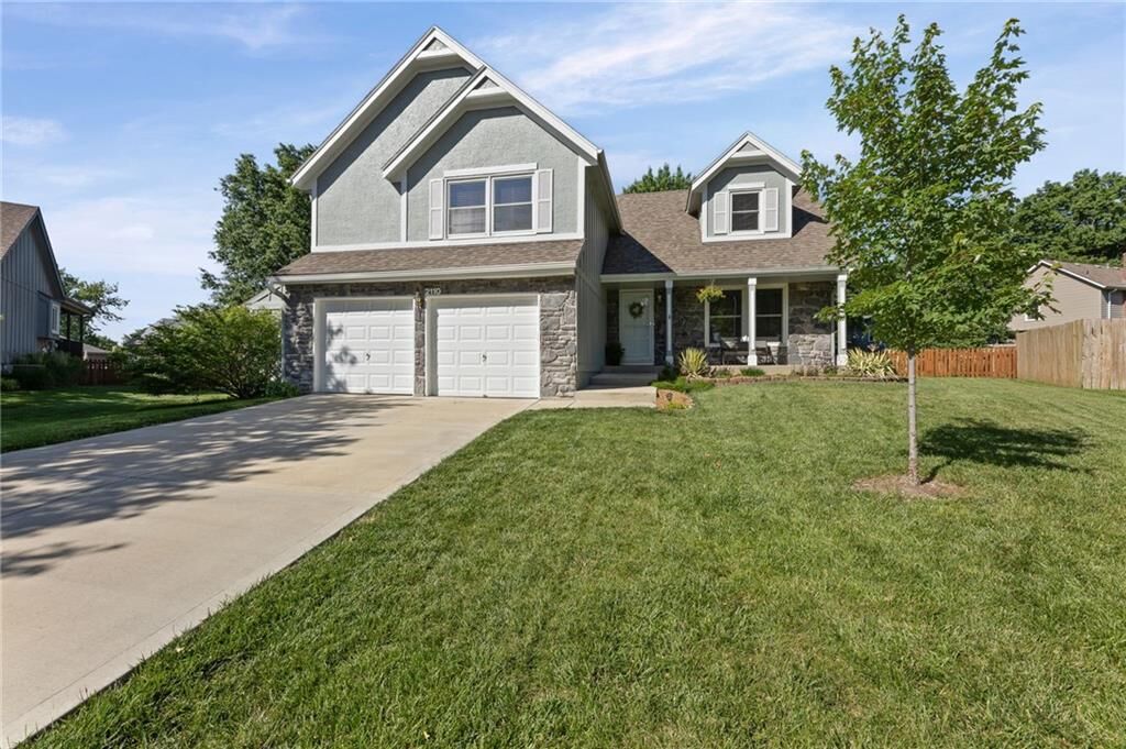Property Photo:  2110 S Halleys Court  KS 66062 