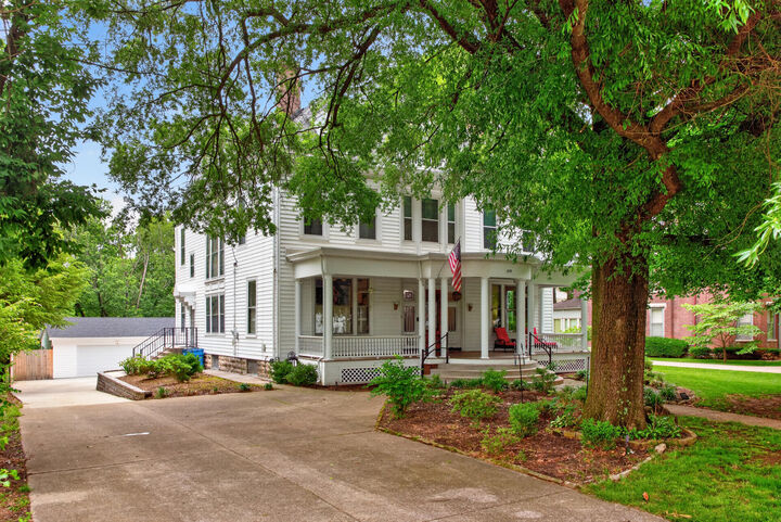 Property Photo:  229 W Lexington Avenue  KY 40422 