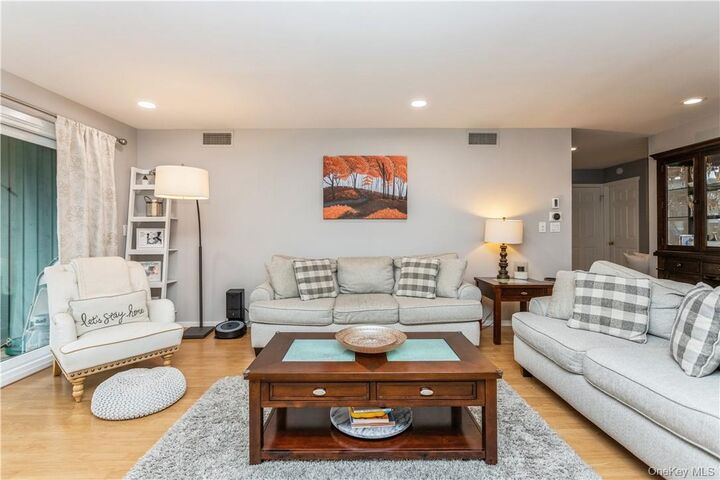 Property Photo: 33 Heritage Hills A NY 10589