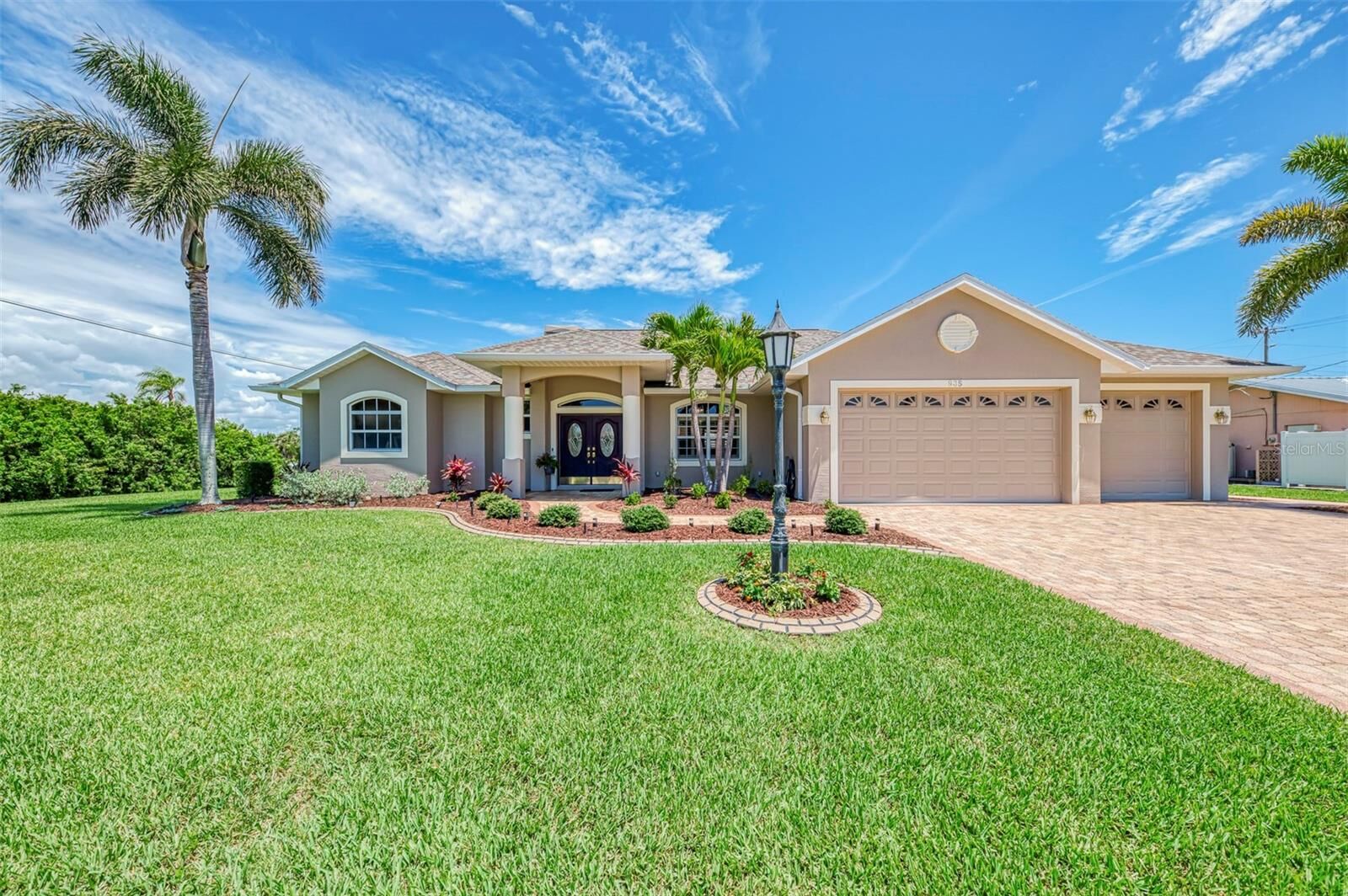 Property Photo: 935 Graham Road FL 34293