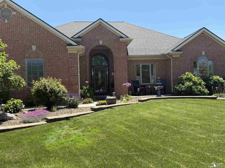 Property Photo: 8424 Eagle Pointe Drive MI 48166
