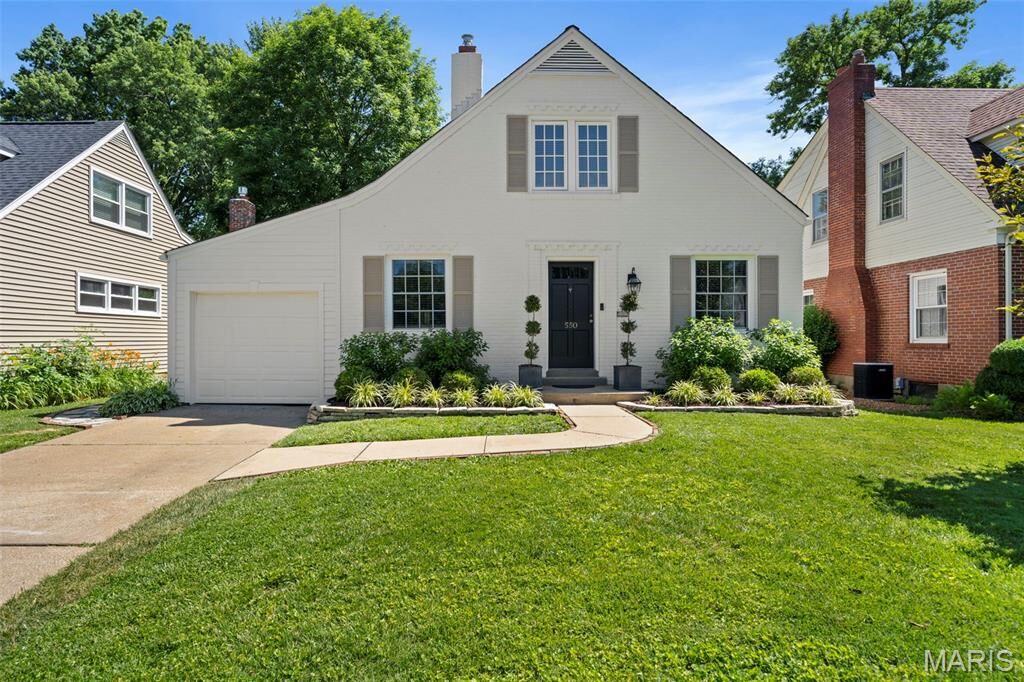 Property Photo:  550 Locust Court  MO 63119 