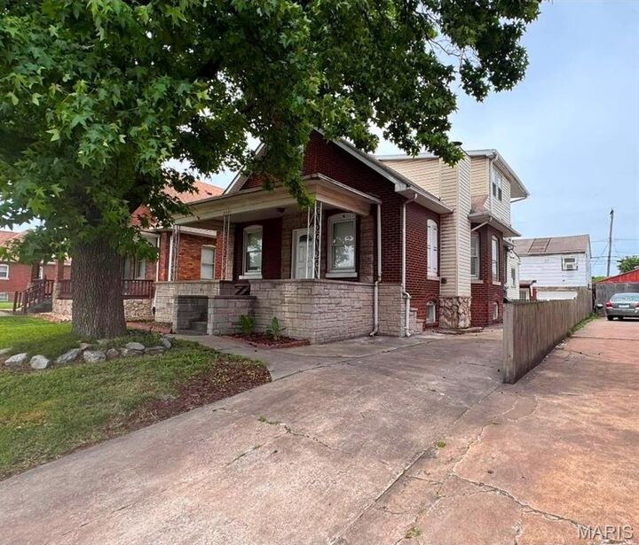 Property Photo:  2321 Washington Avenue  IL 62040 