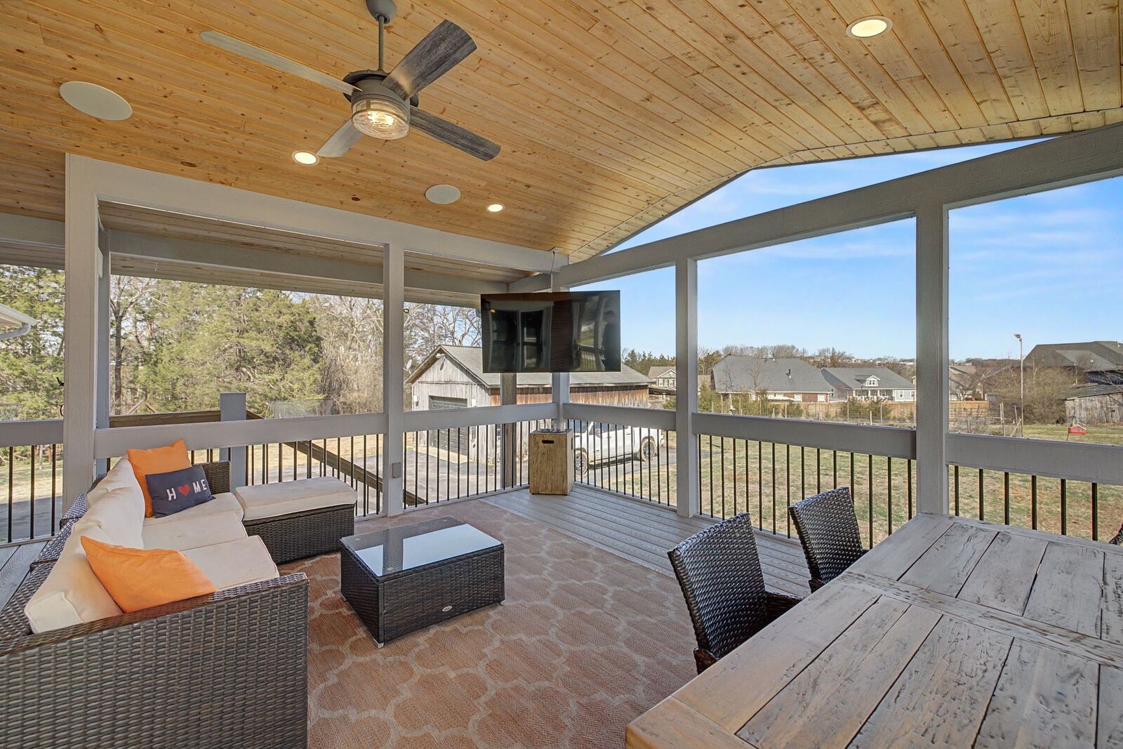 Property Photo:  2084 Kidd Rd  TN 37135 