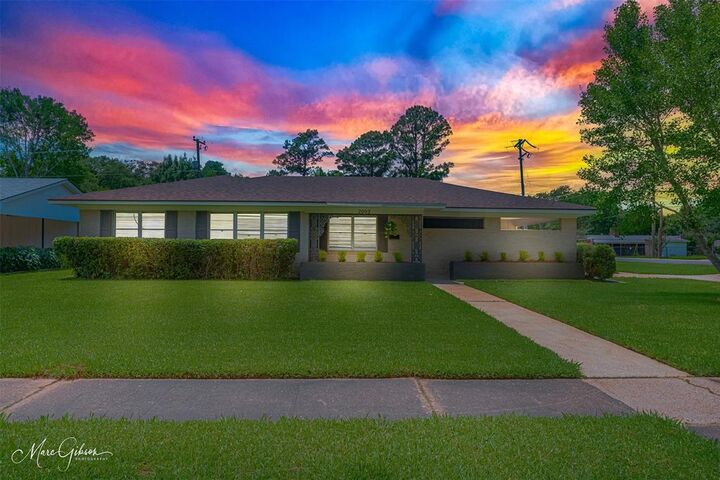Property Photo:  2002 Captain Shreve Drive  LA 71105 