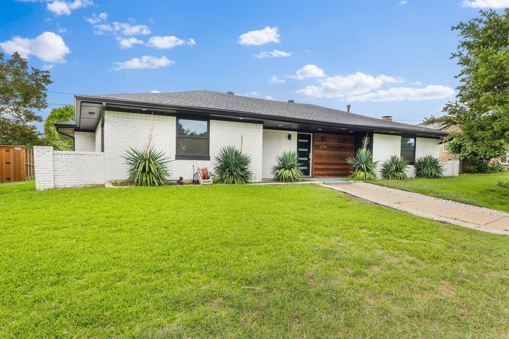 Property Photo:  2760 N Hillbrier Circle  TX 75075 