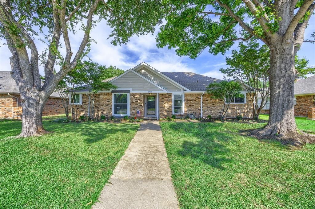 Property Photo: 3916 Spring Hollow Drive TX 75007