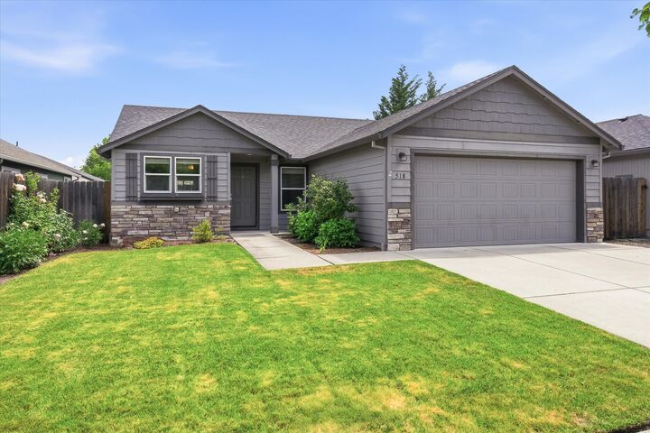 Property Photo: 518 Woodlark Drive OR 97501