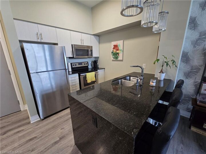 Property Photo: 10 Concord Place 521 ON L3M 0G6