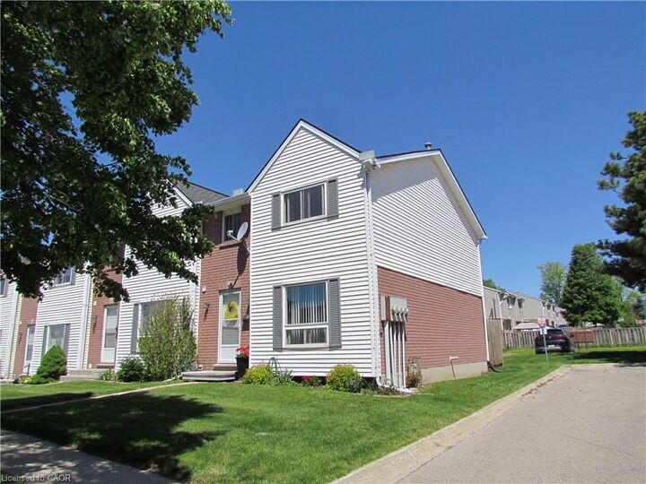 Property Photo: 380 Quarterline Road 9 ON N4G 5L5