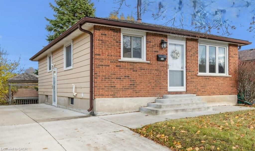 Property Photo: 217 Johanna Drive ON N1S 4C5