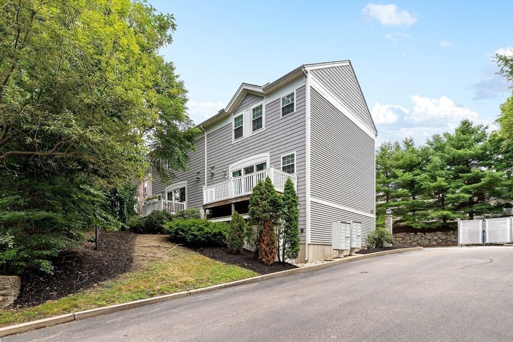 Property Photo:  2 Ricciuti Dr 9  MA 02169 