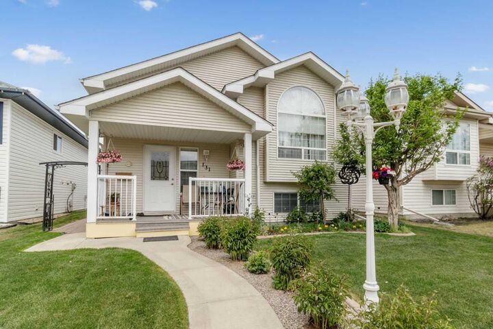 Property Photo: 131 Deschner Close AB T4R 3C4
