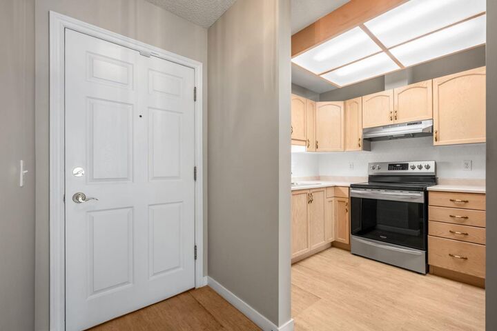 Property Photo: 1108 Hawksbrow Point NW 1108 AB T3G 4C9