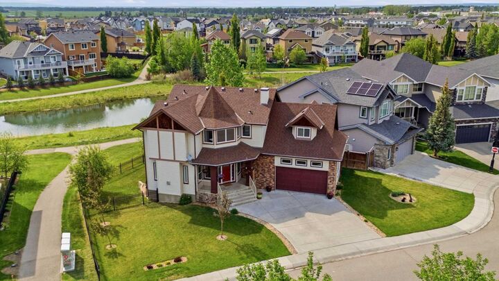 Property Photo: 1605 Montgomery Way SE AB T1V 0B8