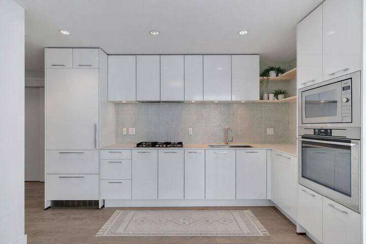 Property Photo: 901 10 Avenue SW 1808 AB T2R 0B5