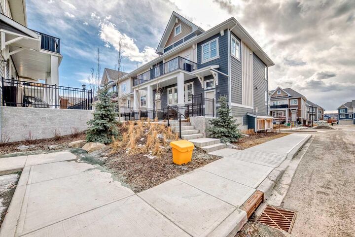 410 Cranbrook Walk SE — photo 1