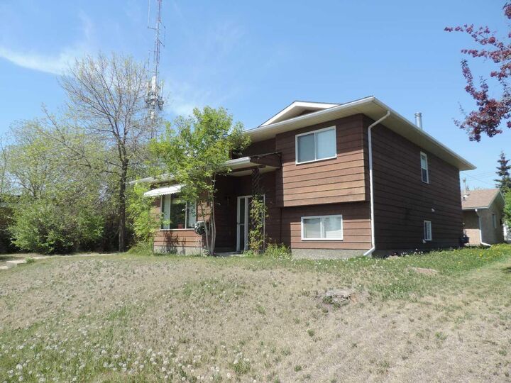 Property Photo: 5042 51 Avenue AB T0C 2J0