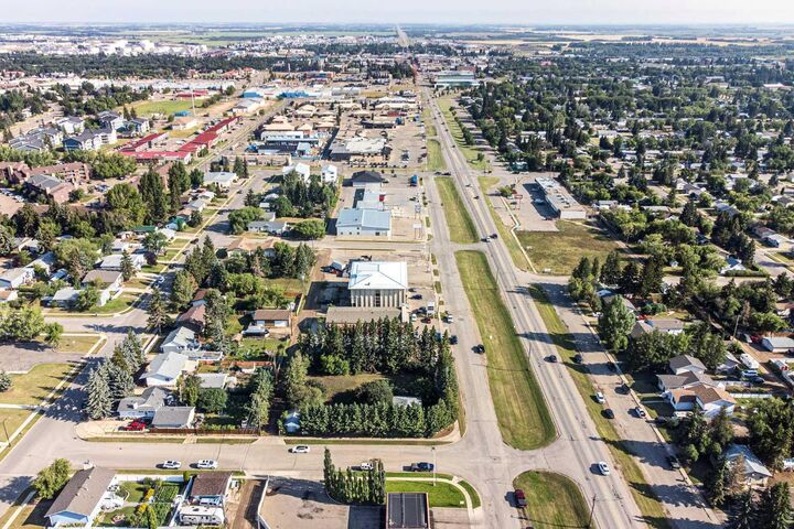 Photo de la propriété: 3302 50 Avenue AB T9V 0V6
