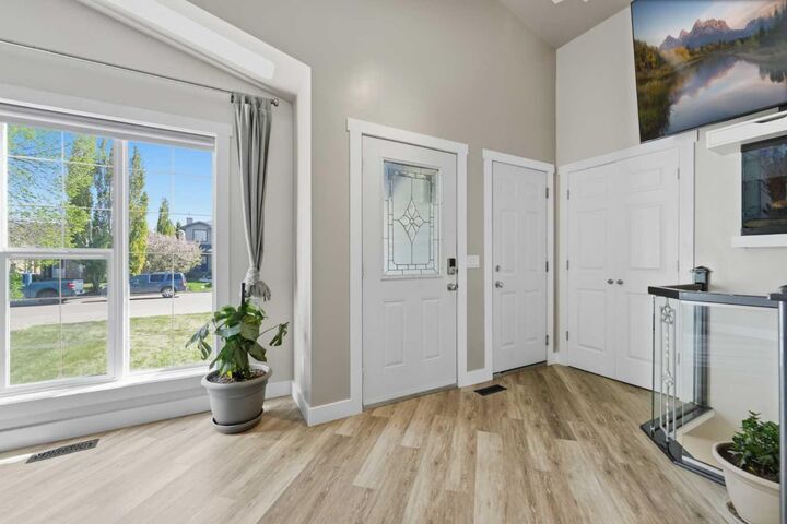 Photo de la propriété:  206 Highwood Village Place NW  AB T1V 1V9 