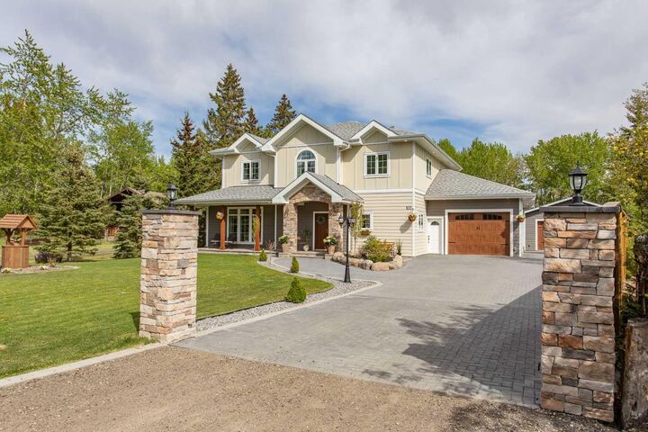 Property Photo: 122 Oliver Avenue AB T4L 2N1