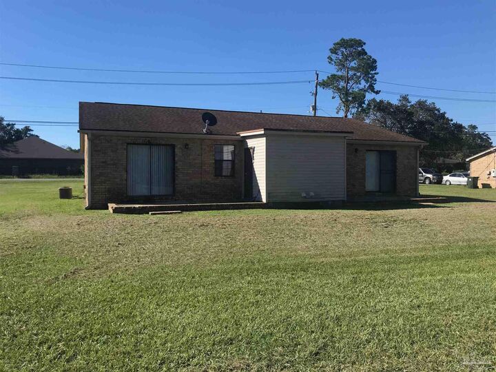 Property Photo:  932 E Johnson Ave  FL 32514 