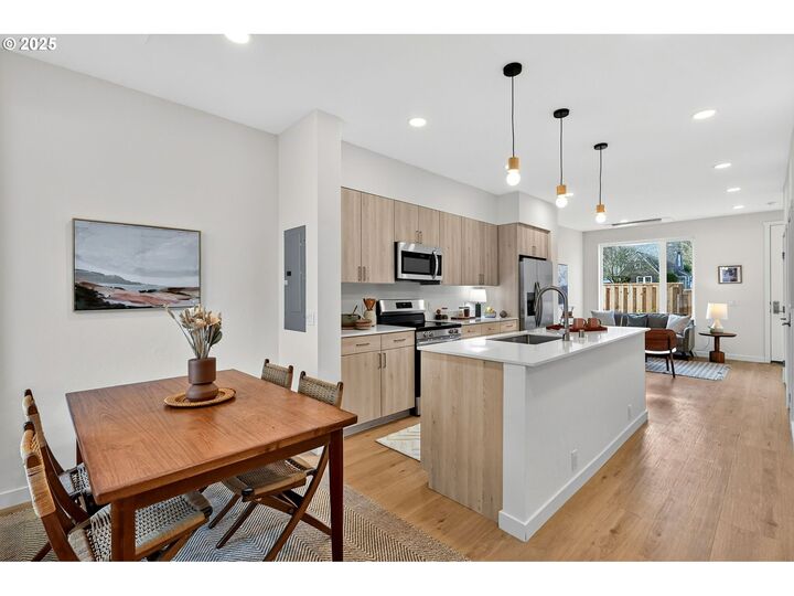 Property Photo:  7216 NE Going St  OR 97218 