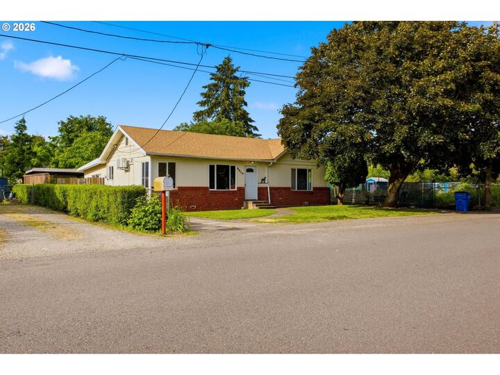 Property Photo:  9810 NE 2nd St  WA 98664 