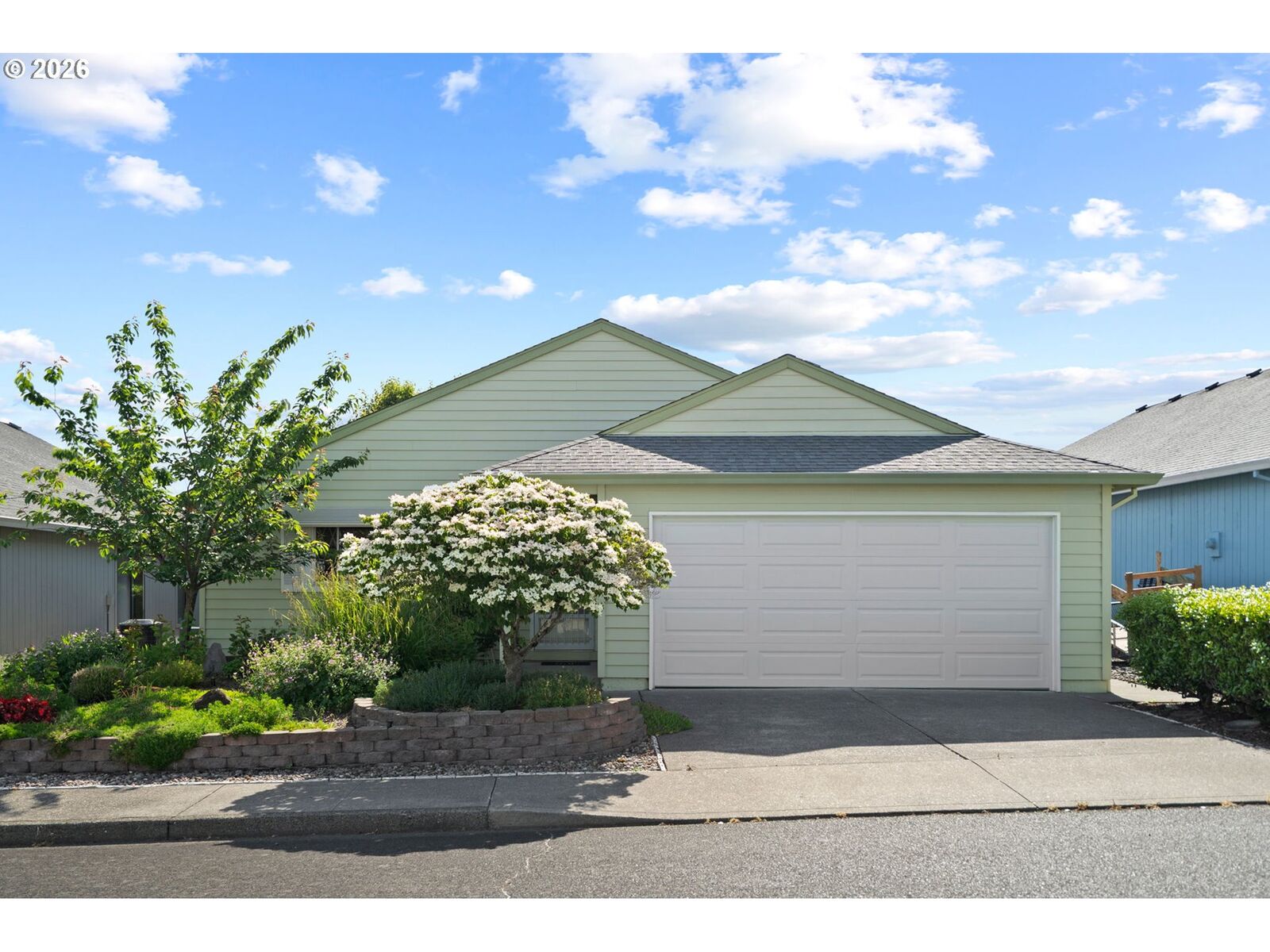 Property Photo: 2210 NE 156th Ave OR 97230