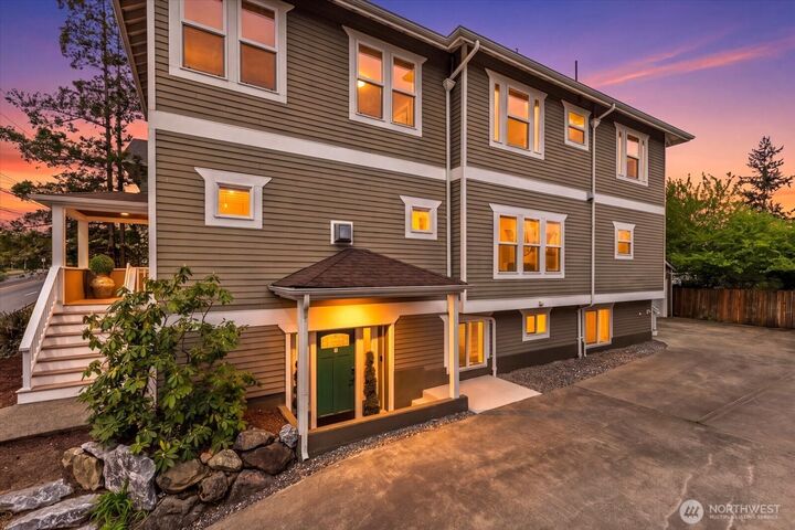 Property Photo: 400 NE 50th Street WA 98105
