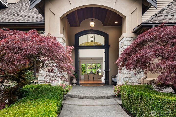Property Photo:  2828  140th Avenue NE  WA 98005 