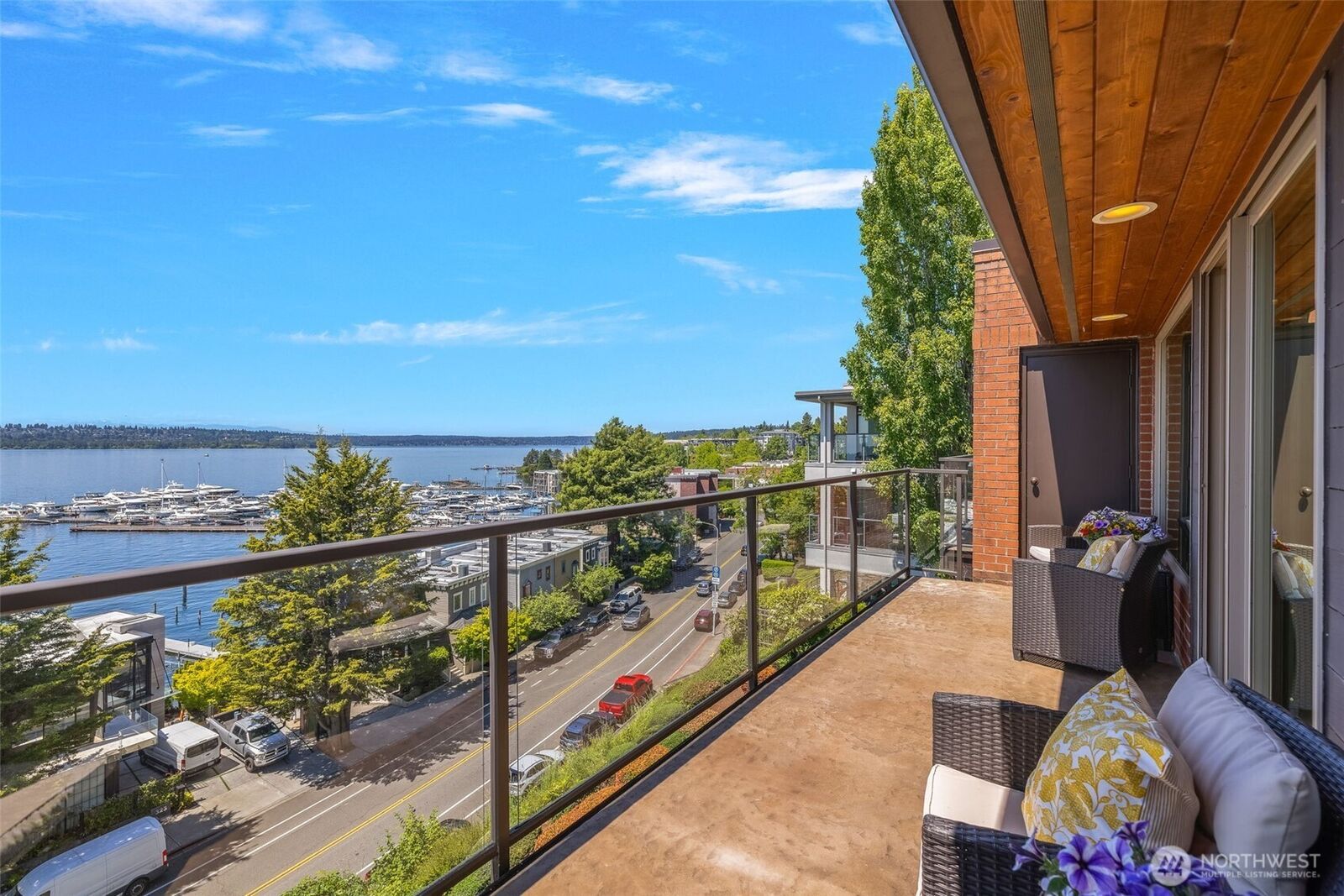 Property Photo: 311 2nd St. S 302 WA 98033