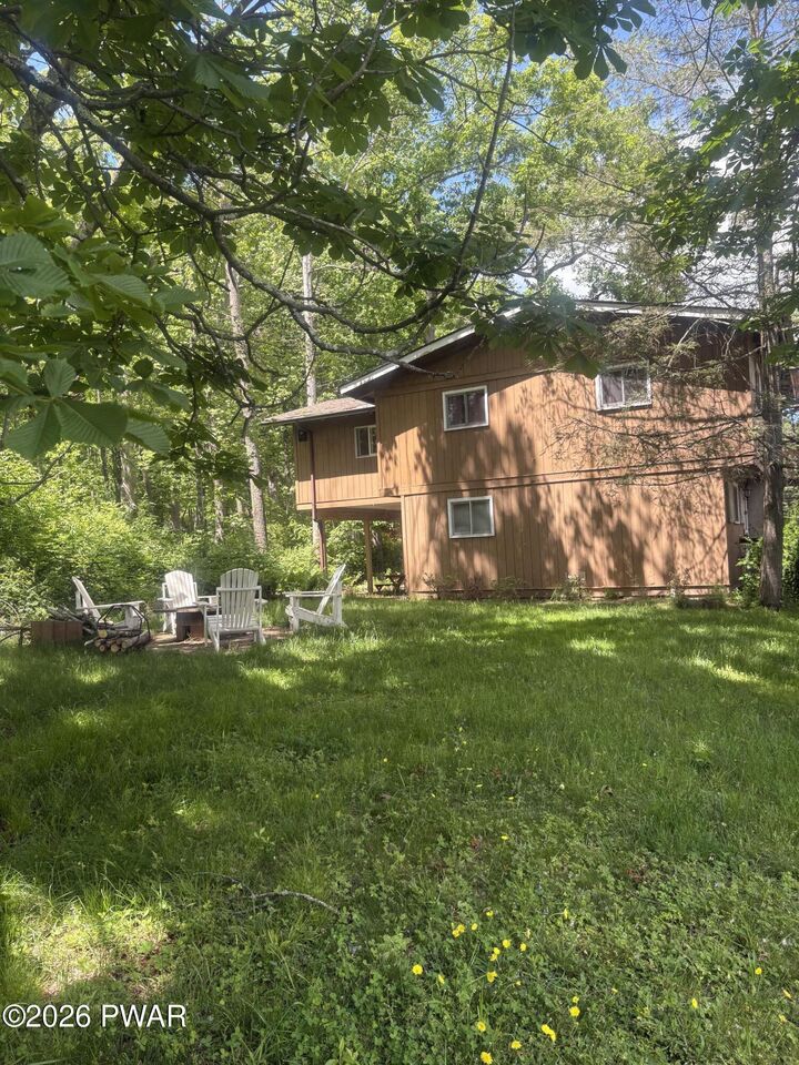 Property Photo:  805 Fairway Court  PA 18428 